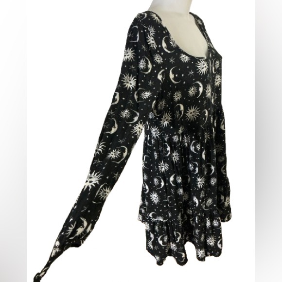 Hot Topic Black & White Celestial Long-Sleeve Empire Waist Juniors Mini Dress - Picture 10 of 10